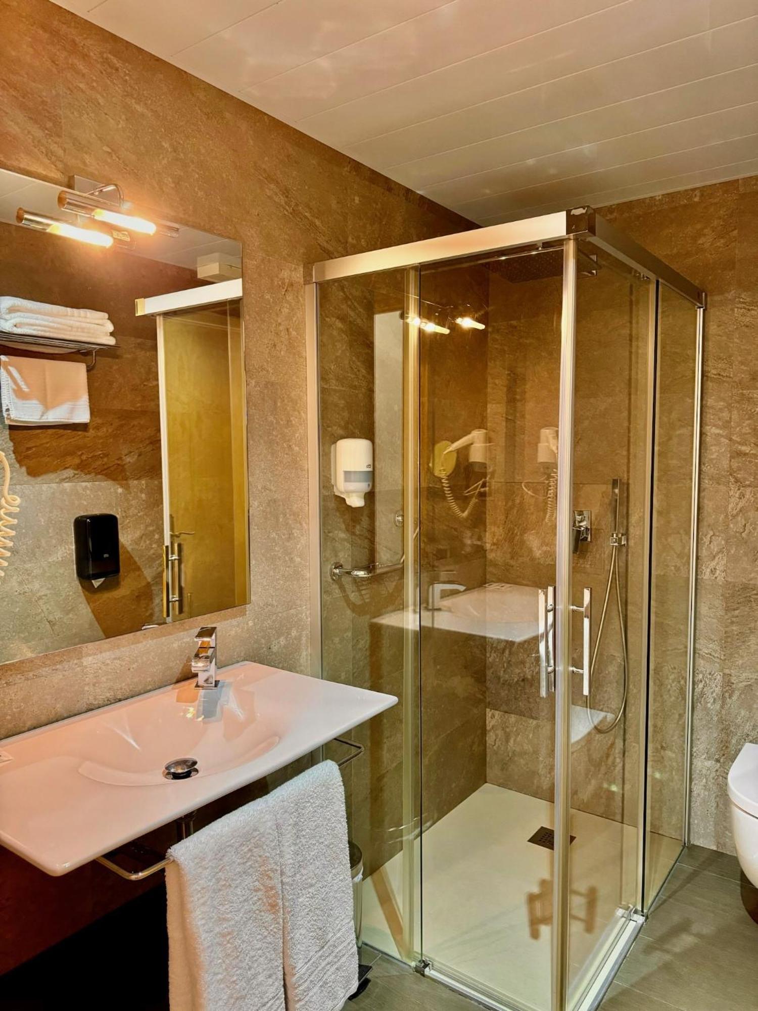 Hotel L'Auet Эрильяваль Экстерьер фото